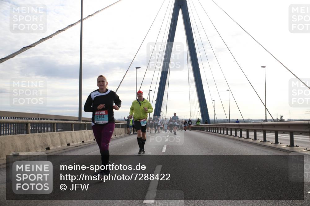 03.10.2024 - Köhlbrandbrückenlauf Jannik Wohlers http://msf.ph/oto/7288422 03.10.2024 09:33:36 Position 1 3104, 2977 meine-sportfotos.de