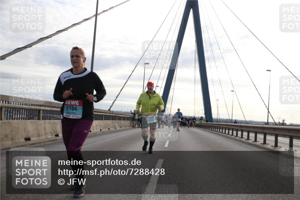 03.10.2024 - Köhlbrandbrückenlauf Jannik Wohlers http://msf.ph/oto/7288428 03.10.2024 09:33:37 Position 1 3104, 2977 meine-sportfotos.de