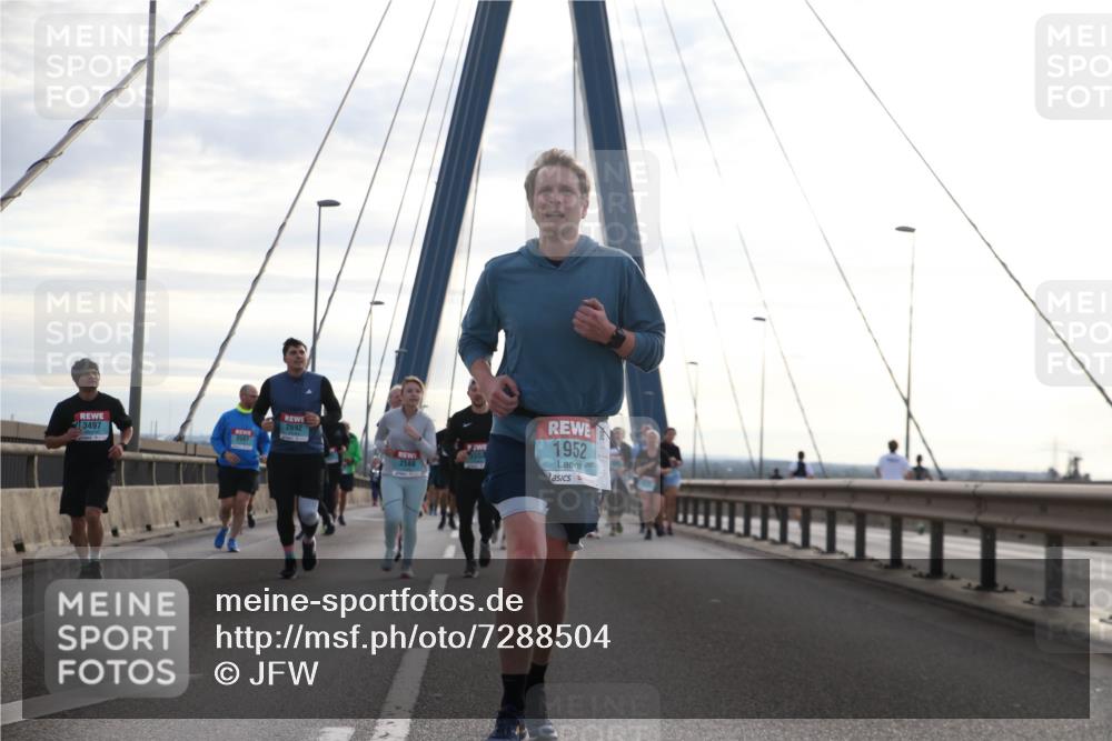 03.10.2024 - Köhlbrandbrückenlauf Jannik Wohlers http://msf.ph/oto/7288504 03.10.2024 09:33:48 Position 1 2692, 3497, 2587, 2588, 1952, 253 meine-sportfotos.de