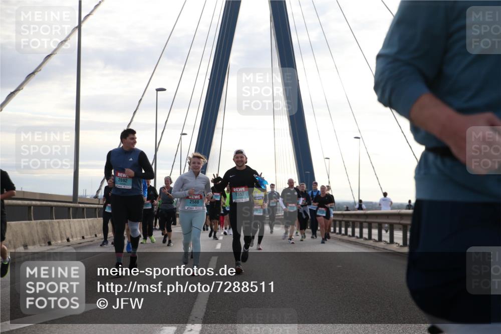 03.10.2024 - Köhlbrandbrückenlauf Jannik Wohlers http://msf.ph/oto/7288511 03.10.2024 09:33:49 Position 1 2692, 1553, 2588, 2824 meine-sportfotos.de
