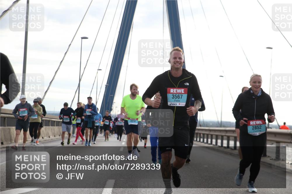 03.10.2024 - Köhlbrandbrückenlauf Jannik Wohlers http://msf.ph/oto/7289339 03.10.2024 09:33:56 Position 1 3022, 3074, 3567, 2852 meine-sportfotos.de