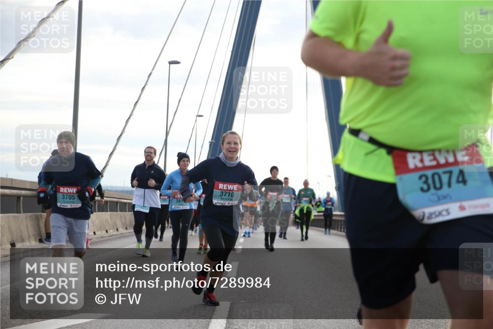 03.10.2024 - Köhlbrandbrückenlauf Jannik Wohlers http://msf.ph/oto/7289984 03.10.2024 09:34:01 Position 1 3705, 341, 3710, 3074 meine-sportfotos.de
