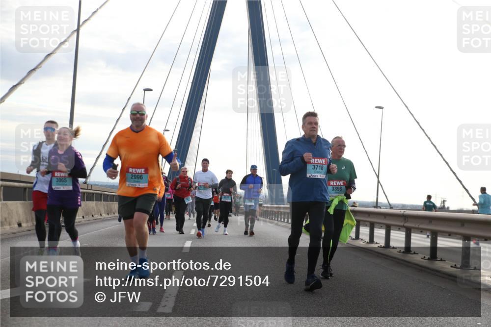03.10.2024 - Köhlbrandbrückenlauf Jannik Wohlers http://msf.ph/oto/7291504 03.10.2024 09:34:09 Position 1 3065, 2996, 2430, 3718, 3398 meine-sportfotos.de