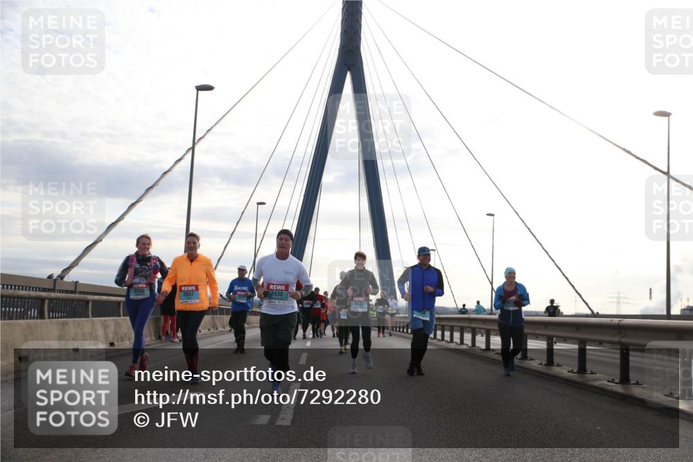 03.10.2024 - Köhlbrandbrückenlauf Jannik Wohlers http://msf.ph/oto/7292280 03.10.2024 09:34:12 Position 1 2430, 2657, 3232 meine-sportfotos.de