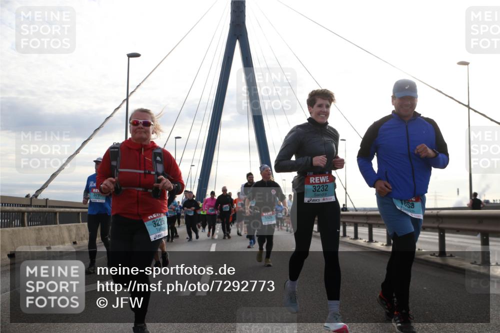03.10.2024 - Köhlbrandbrückenlauf Jannik Wohlers http://msf.ph/oto/7292773 03.10.2024 09:34:15 Position 1 329, 3226, 1426, 735, 3232, 1853 meine-sportfotos.de