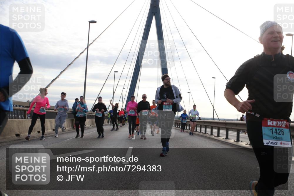 03.10.2024 - Köhlbrandbrückenlauf Jannik Wohlers http://msf.ph/oto/7294383 03.10.2024 09:34:17 Position 1 3171, 3170, 1817, 1816, 1910, 3716, 1426 meine-sportfotos.de