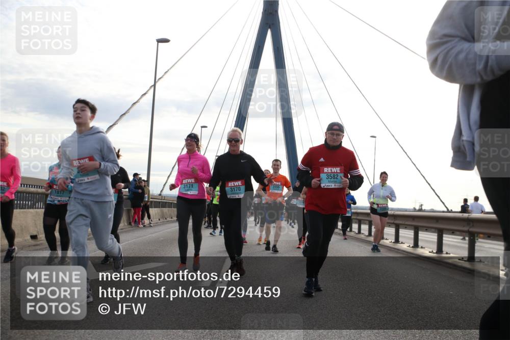 03.10.2024 - Köhlbrandbrückenlauf Jannik Wohlers http://msf.ph/oto/7294459 03.10.2024 09:34:19 Position 1 1817, 3171, 3170, 3155, 1244, 3582 meine-sportfotos.de