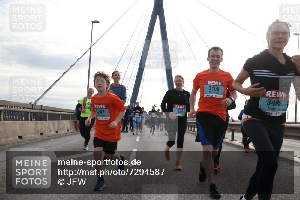 03.10.2024 - Köhlbrandbrückenlauf Jannik Wohlers http://msf.ph/oto/7294587 03.10.2024 09:34:22 Position 1 3247, 1267, 3155, 3495 meine-sportfotos.de