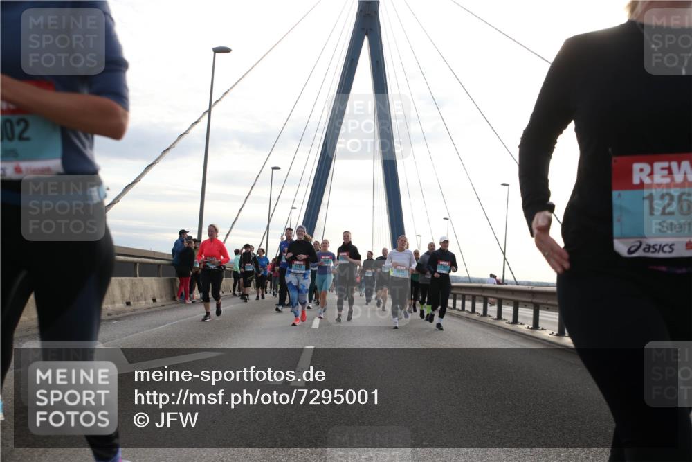 03.10.2024 - Köhlbrandbrückenlauf Jannik Wohlers http://msf.ph/oto/7295001 03.10.2024 09:34:24 Position 1 02, 72, 2161, 126 meine-sportfotos.de