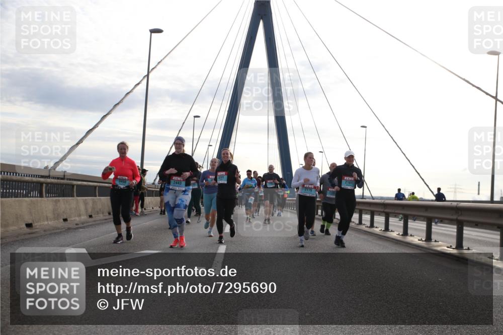03.10.2024 - Köhlbrandbrückenlauf Jannik Wohlers http://msf.ph/oto/7295690 03.10.2024 09:34:25 Position 1 2161, 3241, 2176, 2443, 2335, 3498 meine-sportfotos.de