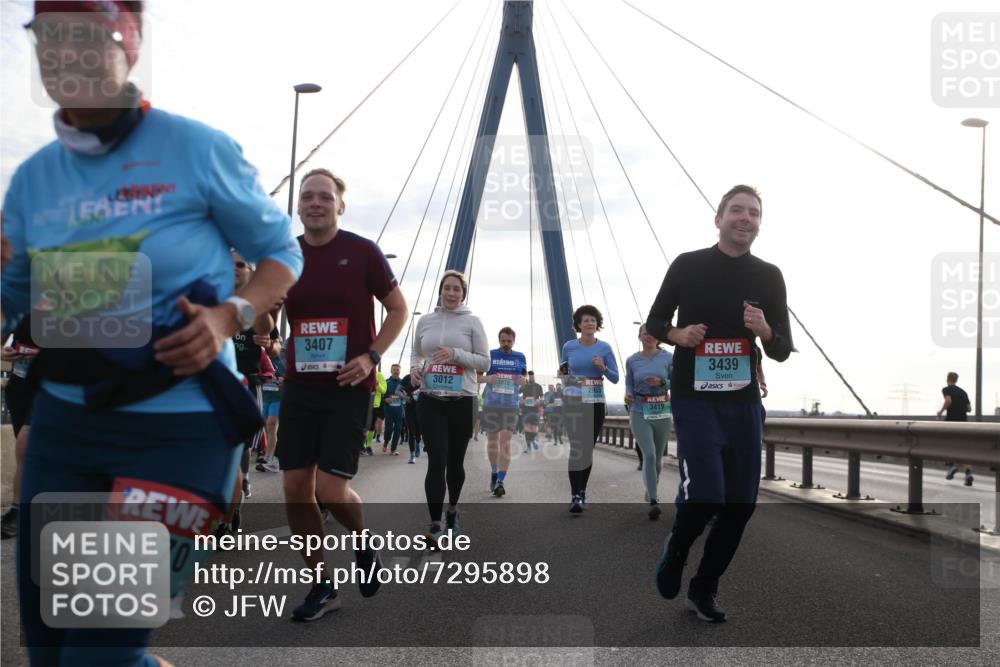 03.10.2024 - Köhlbrandbrückenlauf Jannik Wohlers http://msf.ph/oto/7295898 03.10.2024 09:34:31 Position 1 2670, 3407, 3012, 3419, 3439 meine-sportfotos.de