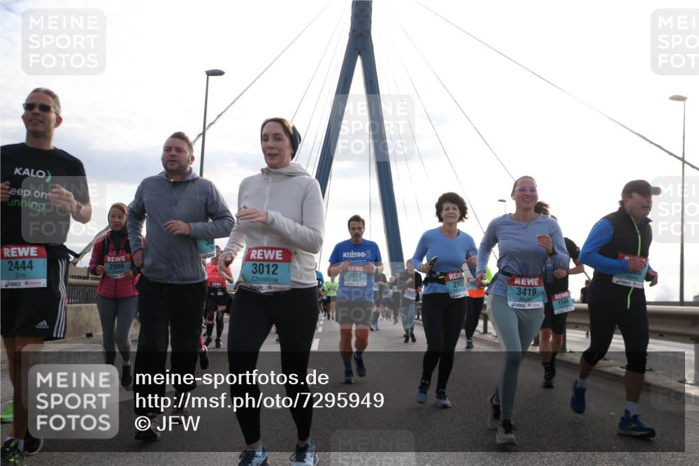 03.10.2024 - Köhlbrandbrückenlauf Jannik Wohlers http://msf.ph/oto/7295949 03.10.2024 09:34:33 Position 1 2444, 2986, 3012, 3078, 2955, 3419, 1588, 22 meine-sportfotos.de