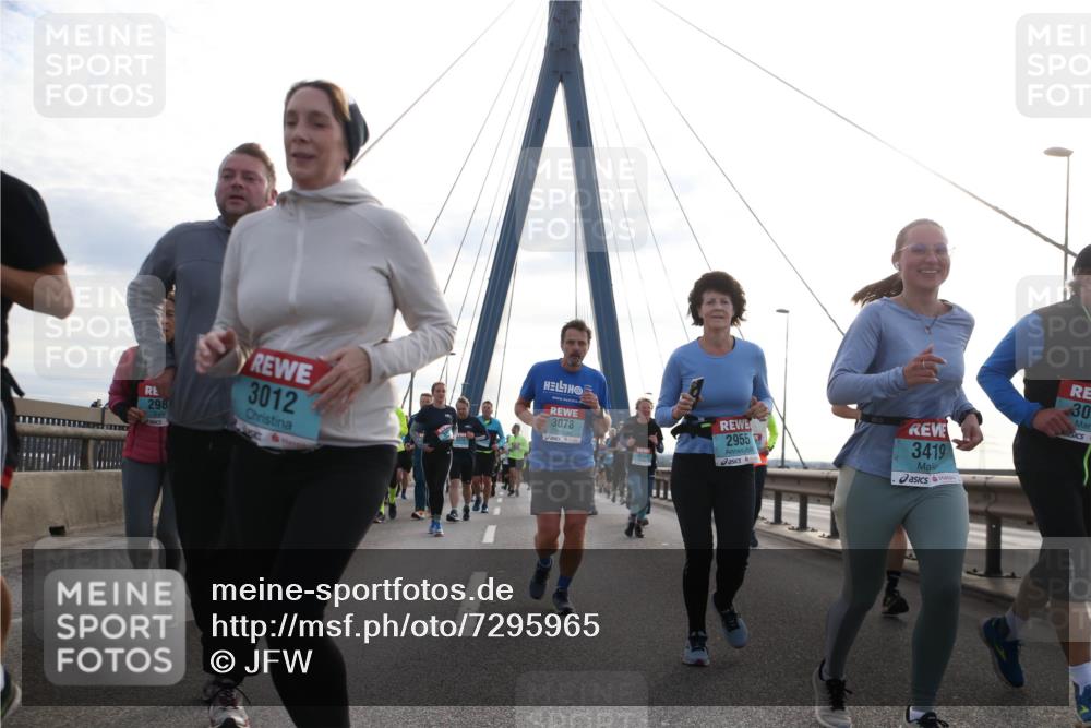 03.10.2024 - Köhlbrandbrückenlauf Jannik Wohlers http://msf.ph/oto/7295965 03.10.2024 09:34:33 Position 1 298, 3012, 3078, 2955, 3419, 30 meine-sportfotos.de