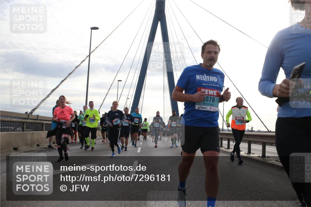 03.10.2024 - Köhlbrandbrückenlauf Jannik Wohlers http://msf.ph/oto/7296181 03.10.2024 09:34:34 Position 1 3324, 3078, 3087 meine-sportfotos.de