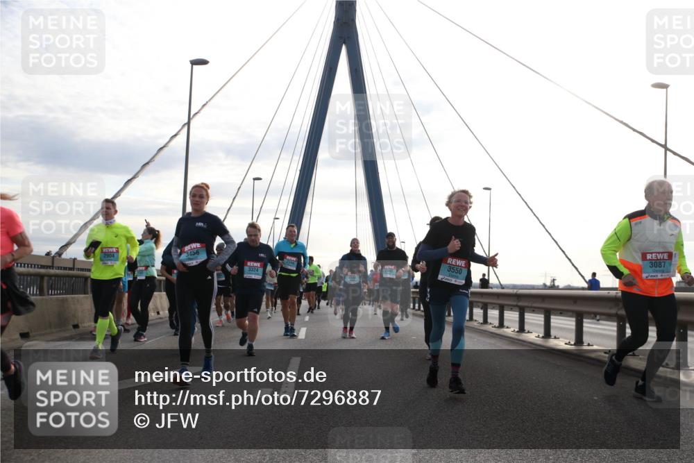 03.10.2024 - Köhlbrandbrückenlauf Jannik Wohlers http://msf.ph/oto/7296887 03.10.2024 09:34:36 Position 1 3456, 2904, 2344, 3324, 3550, 3087 meine-sportfotos.de