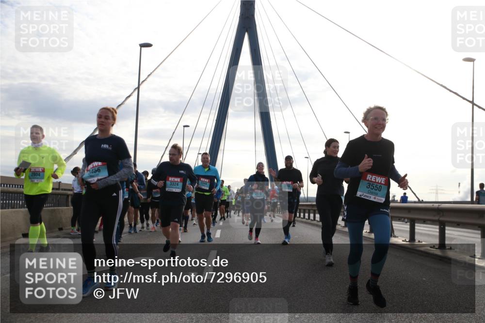 03.10.2024 - Köhlbrandbrückenlauf Jannik Wohlers http://msf.ph/oto/7296905 03.10.2024 09:34:36 Position 1 2904, 456, 2344, 2500, 3324, 3550 meine-sportfotos.de