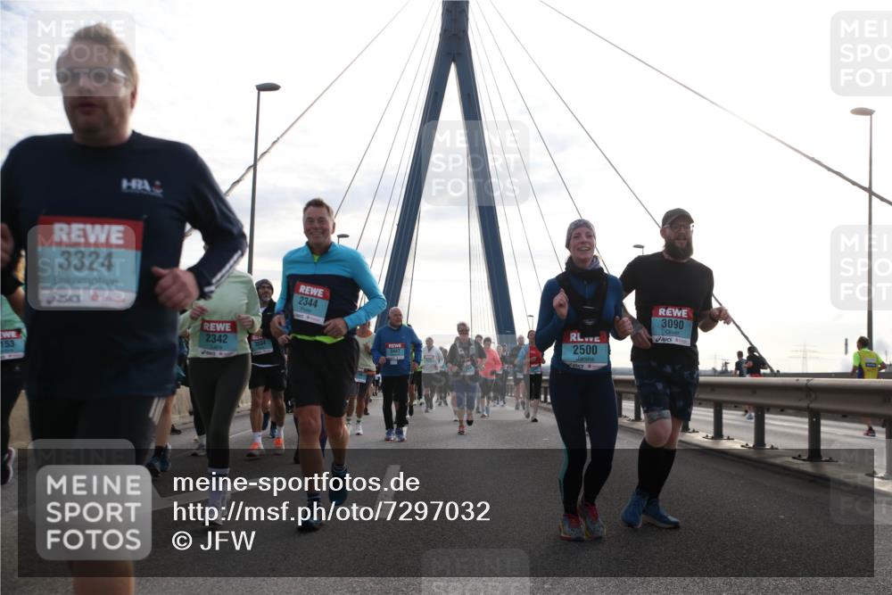 03.10.2024 - Köhlbrandbrückenlauf Jannik Wohlers http://msf.ph/oto/7297032 03.10.2024 09:34:38 Position 1 153, 3324, 2342, 3034, 2344, 3447, 2500, 3090 meine-sportfotos.de