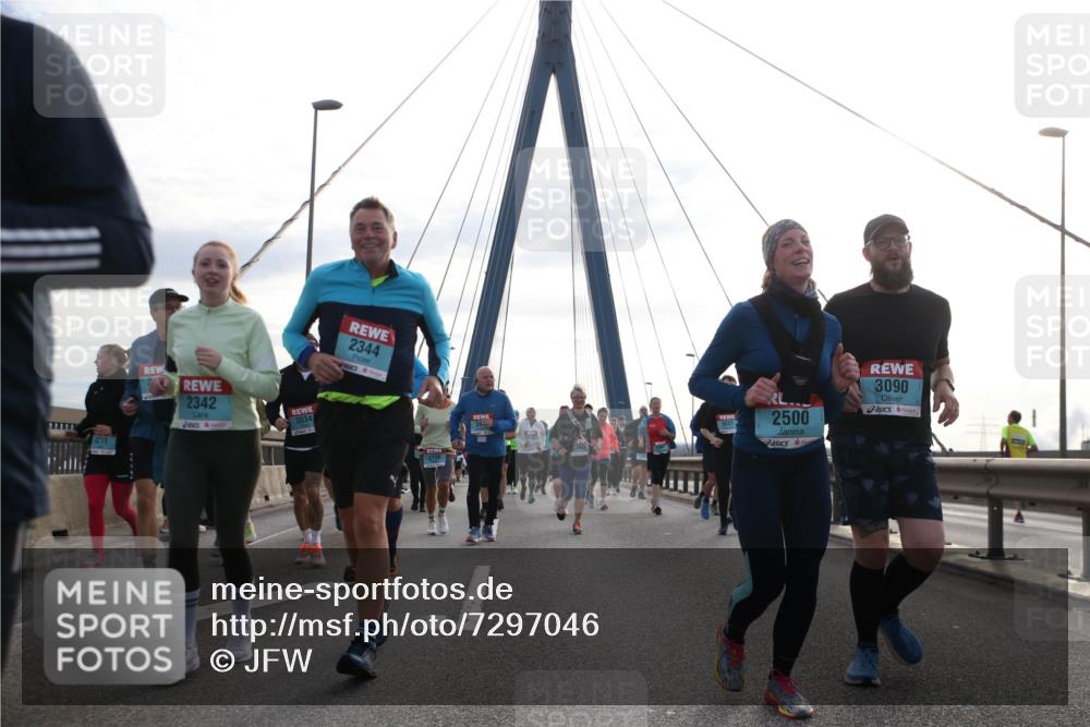 03.10.2024 - Köhlbrandbrückenlauf Jannik Wohlers http://msf.ph/oto/7297046 03.10.2024 09:34:39 Position 1 3211, 2342, 3034, 2344, 2500, 3090 meine-sportfotos.de