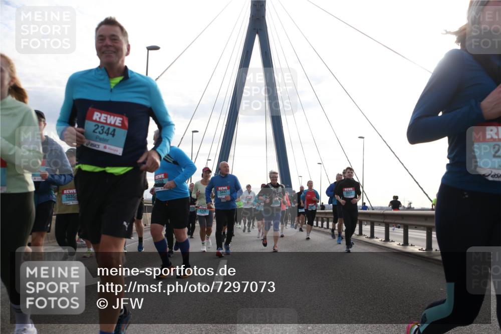 03.10.2024 - Köhlbrandbrückenlauf Jannik Wohlers http://msf.ph/oto/7297073 03.10.2024 09:34:39 Position 1 3035, 2344, 2900, 2136, 3447, 3031, 2 meine-sportfotos.de