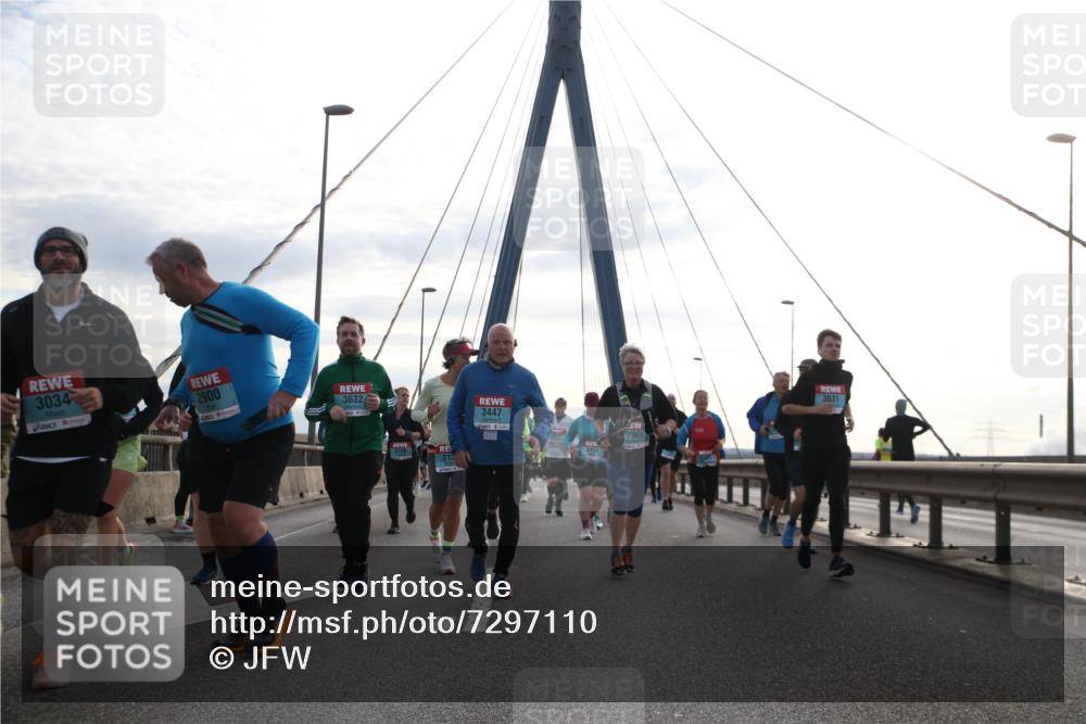 03.10.2024 - Köhlbrandbrückenlauf Jannik Wohlers http://msf.ph/oto/7297110 03.10.2024 09:34:40 Position 1 3034, 2900, 3632, 2129, 2729, 3447, 2168, 2969, 3031 meine-sportfotos.de