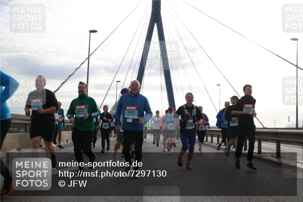 03.10.2024 - Köhlbrandbrückenlauf Jannik Wohlers http://msf.ph/oto/7297130 03.10.2024 09:34:41 Position 1 3229, 3632, 2729, 3447, 2315, 2965, 2168, 3031 meine-sportfotos.de