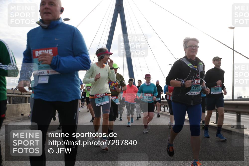 03.10.2024 - Köhlbrandbrückenlauf Jannik Wohlers http://msf.ph/oto/7297840 03.10.2024 09:34:42 Position 1 2969, 2136, 146, 2168, 2315 meine-sportfotos.de