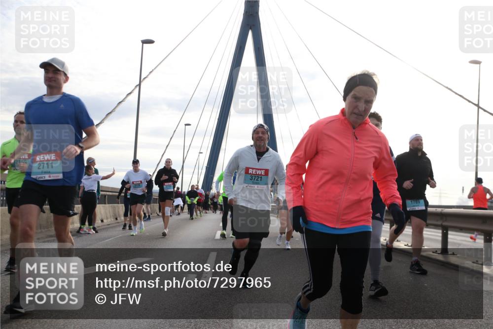 03.10.2024 - Köhlbrandbrückenlauf Jannik Wohlers http://msf.ph/oto/7297965 03.10.2024 09:34:45 Position 1 2169, 2711, 3725, 3721, 3726, 1789 meine-sportfotos.de