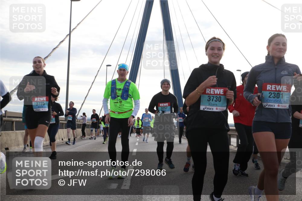 03.10.2024 - Köhlbrandbrückenlauf Jannik Wohlers http://msf.ph/oto/7298066 03.10.2024 09:34:47 Position 1 3725, 3257, 3730, 2301 meine-sportfotos.de