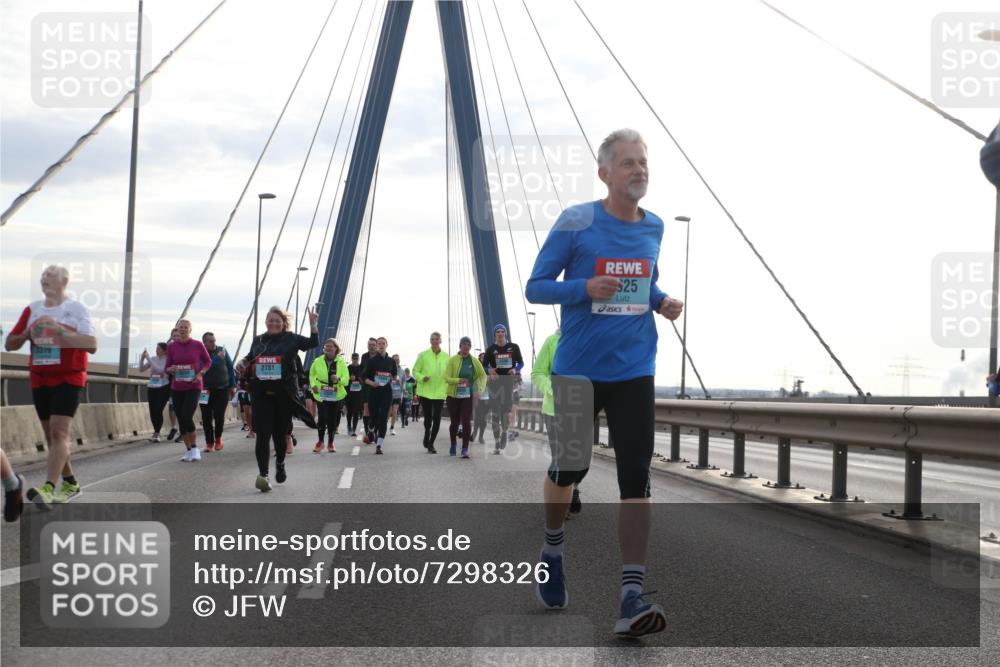 03.10.2024 - Köhlbrandbrückenlauf Jannik Wohlers http://msf.ph/oto/7298326 03.10.2024 09:34:54 Position 1 3379, 2781, 25 meine-sportfotos.de