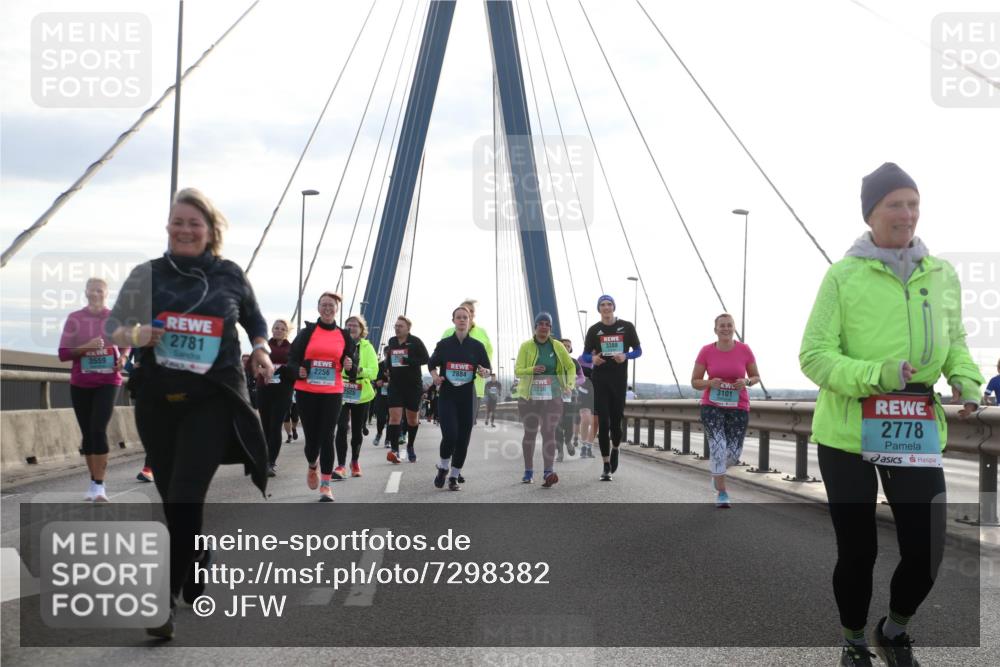 03.10.2024 - Köhlbrandbrückenlauf Jannik Wohlers http://msf.ph/oto/7298382 03.10.2024 09:34:56 Position 1 2781, 3559, 2256, 2884, 3230, 3388, 3101, 2778 meine-sportfotos.de