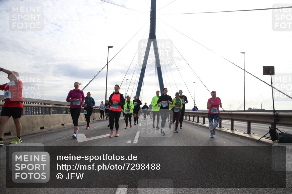 03.10.2024 - Köhlbrandbrückenlauf Jannik Wohlers http://msf.ph/oto/7298488 03.10.2024 09:34:58 Position 1 2884, 2256, 3101 meine-sportfotos.de