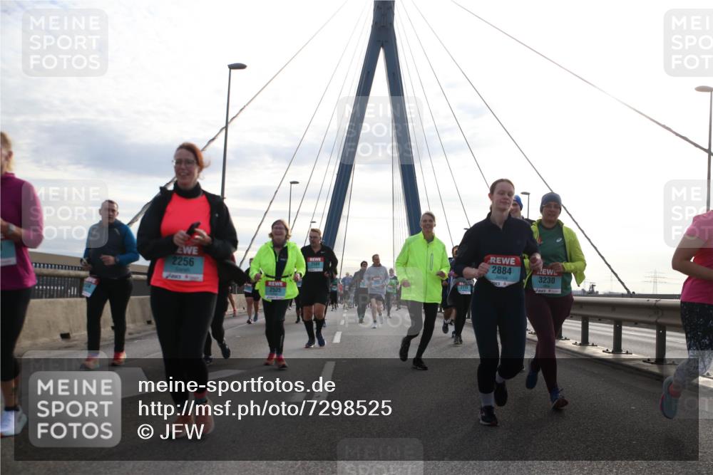 03.10.2024 - Köhlbrandbrückenlauf Jannik Wohlers http://msf.ph/oto/7298525 03.10.2024 09:34:59 Position 1 2256, 2525, 2589, 2113, 2884, 3230 meine-sportfotos.de