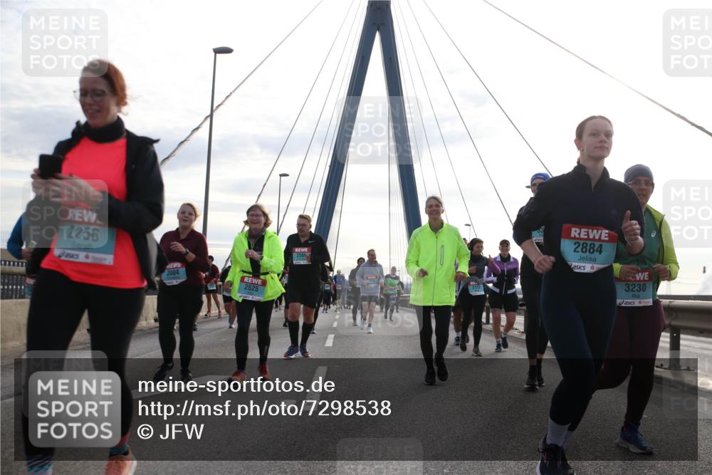 03.10.2024 - Köhlbrandbrückenlauf Jannik Wohlers http://msf.ph/oto/7298538 03.10.2024 09:34:59 Position 1 2256, 3004, 2525, 258, 2884, 3230 meine-sportfotos.de