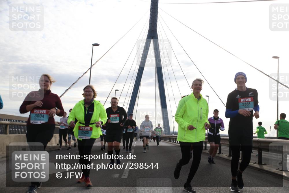 03.10.2024 - Köhlbrandbrückenlauf Jannik Wohlers http://msf.ph/oto/7298544 03.10.2024 09:35:01 Position 1 3004, 2525, 2589, 3388 meine-sportfotos.de