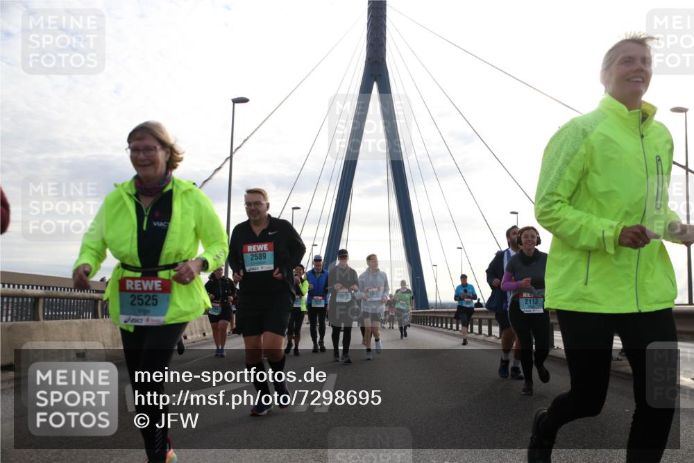 03.10.2024 - Köhlbrandbrückenlauf Jannik Wohlers http://msf.ph/oto/7298695 03.10.2024 09:35:01 Position 1 2525, 2589, 2698, 2113 meine-sportfotos.de