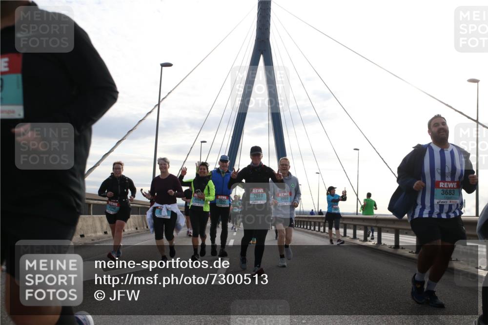 03.10.2024 - Köhlbrandbrückenlauf Jannik Wohlers http://msf.ph/oto/7300513 03.10.2024 09:35:03 Position 1 2348, 2698, 3060, 3683 meine-sportfotos.de