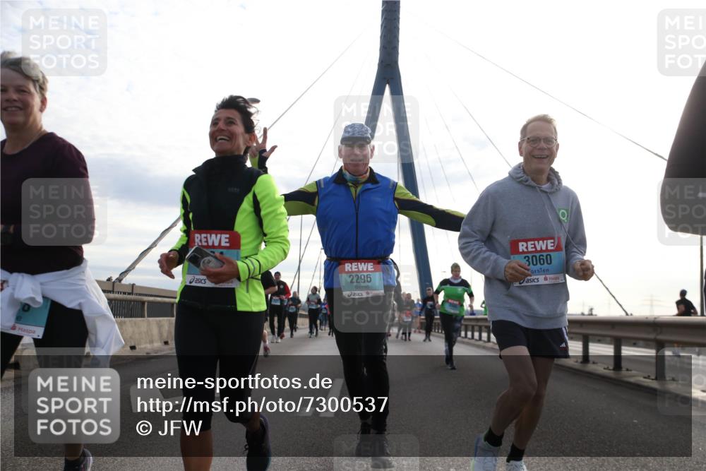 03.10.2024 - Köhlbrandbrückenlauf Jannik Wohlers http://msf.ph/oto/7300537 03.10.2024 09:35:05 Position 1 2296, 3060 meine-sportfotos.de