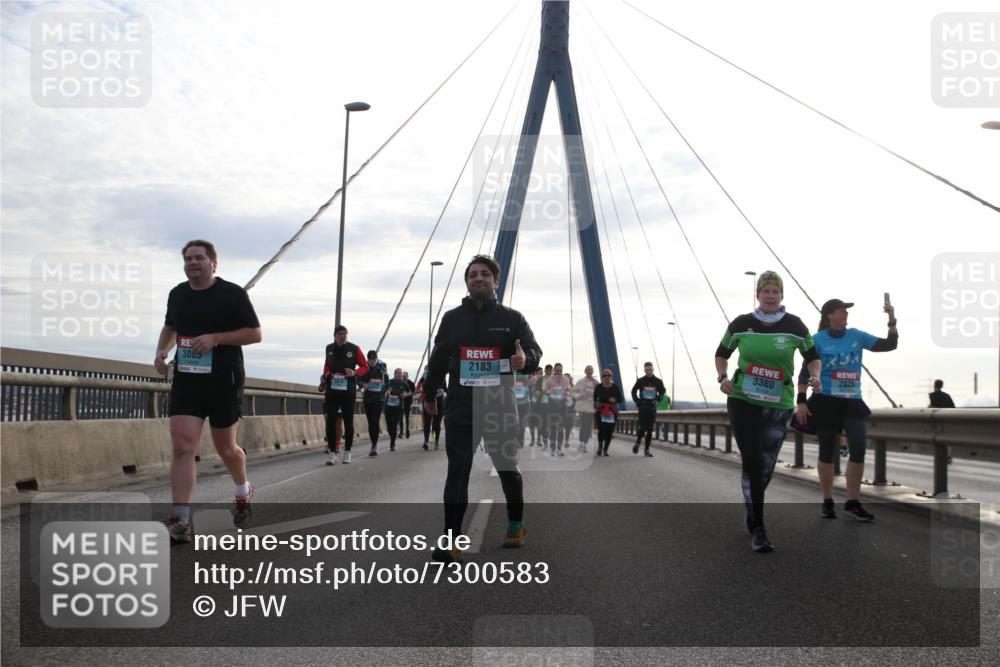 03.10.2024 - Köhlbrandbrückenlauf Jannik Wohlers http://msf.ph/oto/7300583 03.10.2024 09:35:07 Position 1 3085, 2183, 3380, 2825 meine-sportfotos.de