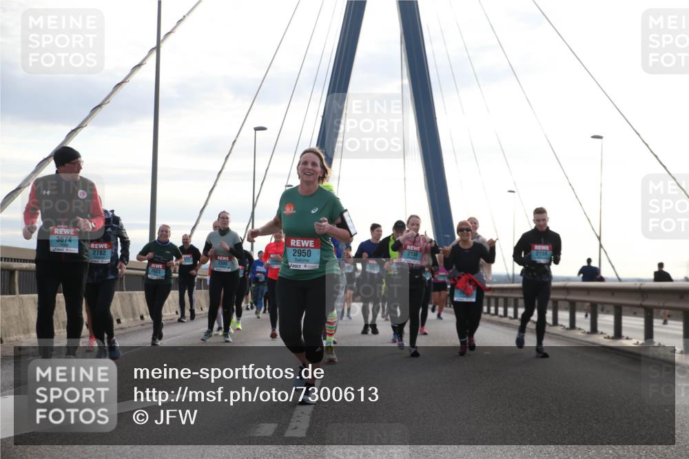 03.10.2024 - Köhlbrandbrückenlauf Jannik Wohlers http://msf.ph/oto/7300613 03.10.2024 09:35:09 Position 1 3674, 2782, 2590, 2623, 2950, 2158 meine-sportfotos.de