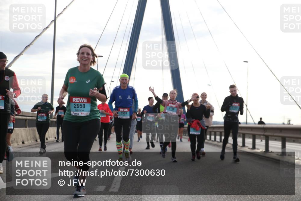 03.10.2024 - Köhlbrandbrückenlauf Jannik Wohlers http://msf.ph/oto/7300630 03.10.2024 09:35:10 Position 1 2623, 3217, 2950, 3363, 2159, 2158 meine-sportfotos.de