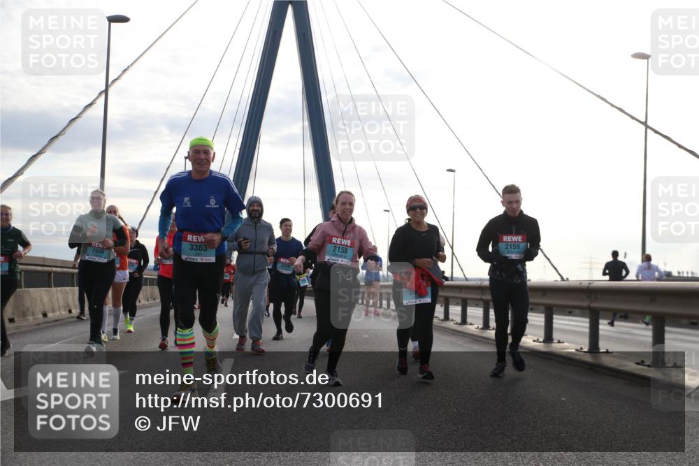 03.10.2024 - Köhlbrandbrückenlauf Jannik Wohlers http://msf.ph/oto/7300691 03.10.2024 09:35:11 Position 1 3363, 3328, 2590, 2158, 2159 meine-sportfotos.de