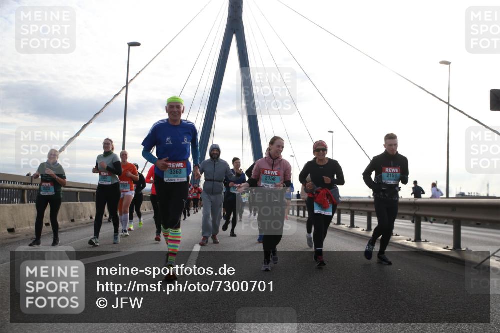 03.10.2024 - Köhlbrandbrückenlauf Jannik Wohlers http://msf.ph/oto/7300701 03.10.2024 09:35:12 Position 1 2590, 2623, 3363, 2158, 2159 meine-sportfotos.de