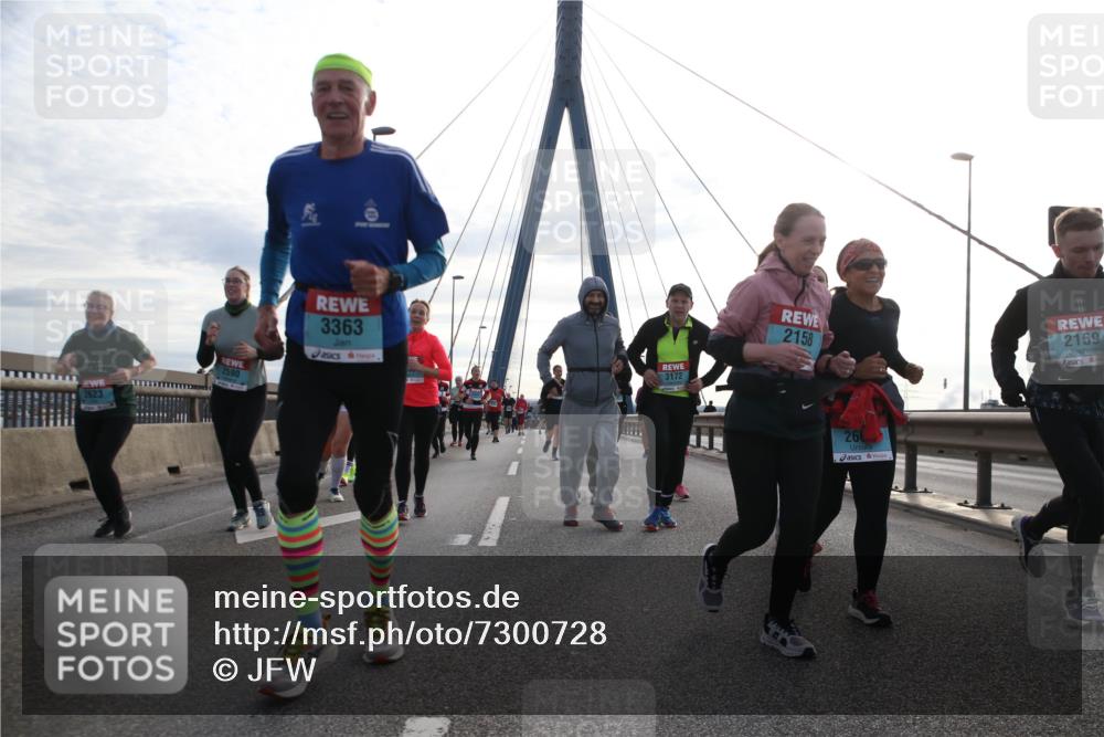 03.10.2024 - Köhlbrandbrückenlauf Jannik Wohlers http://msf.ph/oto/7300728 03.10.2024 09:35:13 Position 1 2623, 2590, 3363, 3172, 2158, 266, 2159 meine-sportfotos.de