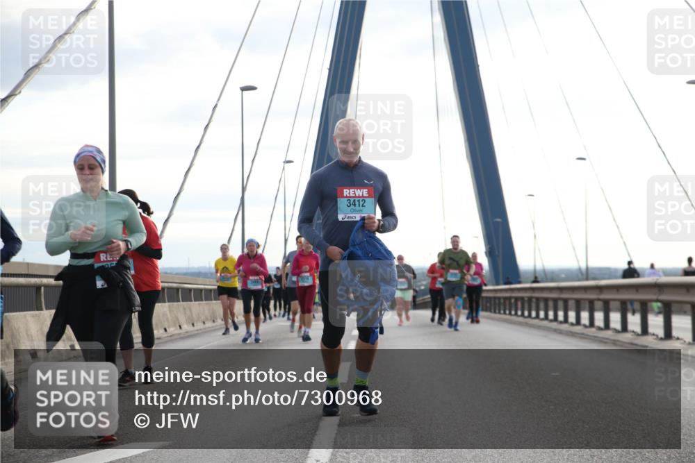 03.10.2024 - Köhlbrandbrückenlauf Jannik Wohlers http://msf.ph/oto/7300968 03.10.2024 09:35:19 Position 1 3412 meine-sportfotos.de