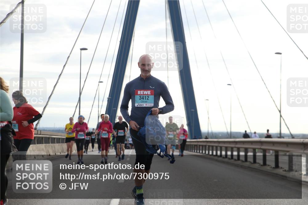 03.10.2024 - Köhlbrandbrückenlauf Jannik Wohlers http://msf.ph/oto/7300975 03.10.2024 09:35:19 Position 1 240, 2016, 3412 meine-sportfotos.de