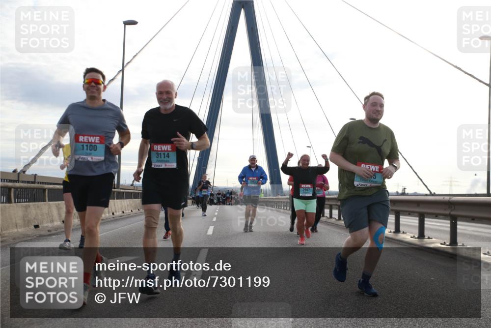 03.10.2024 - Köhlbrandbrückenlauf Jannik Wohlers http://msf.ph/oto/7301199 03.10.2024 09:35:26 Position 1 1100, 3114, 2957, 5 meine-sportfotos.de