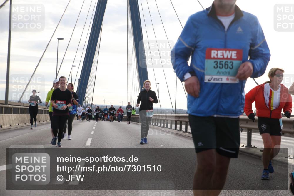 03.10.2024 - Köhlbrandbrückenlauf Jannik Wohlers http://msf.ph/oto/7301510 03.10.2024 09:35:30 Position 1 3252, 3162, 3563 meine-sportfotos.de