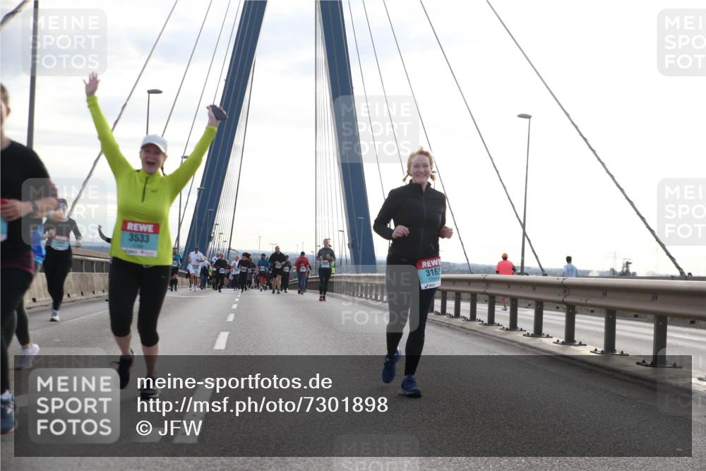 03.10.2024 - Köhlbrandbrückenlauf Jannik Wohlers http://msf.ph/oto/7301898 03.10.2024 09:35:32 Position 1 3533, 3162 meine-sportfotos.de