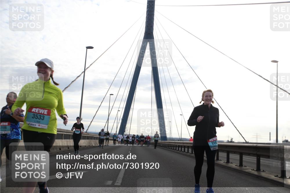 03.10.2024 - Köhlbrandbrückenlauf Jannik Wohlers http://msf.ph/oto/7301920 03.10.2024 09:35:33 Position 1 3106, 3533, 3162 meine-sportfotos.de