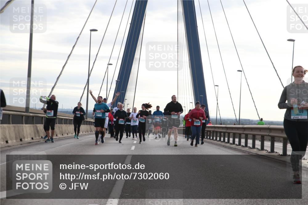 03.10.2024 - Köhlbrandbrückenlauf Jannik Wohlers http://msf.ph/oto/7302060 03.10.2024 09:35:41 Position 1 2370, 09 meine-sportfotos.de